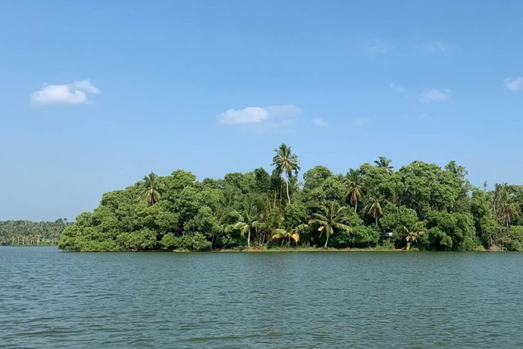 ponnumthuruthu island